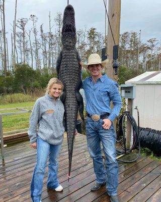 Billie and PBR Clayton Sellars with a fun gator hunt today.
...
