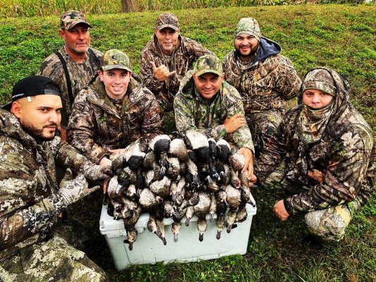 8 Man LIMIT  Another AMAZING Duck Hunt!!! Today’s Hunters ca...