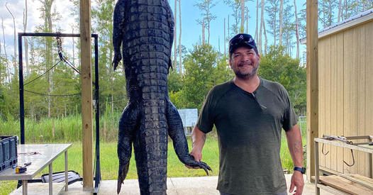 Jaime from AZ with a nice trophy gator taken today!!